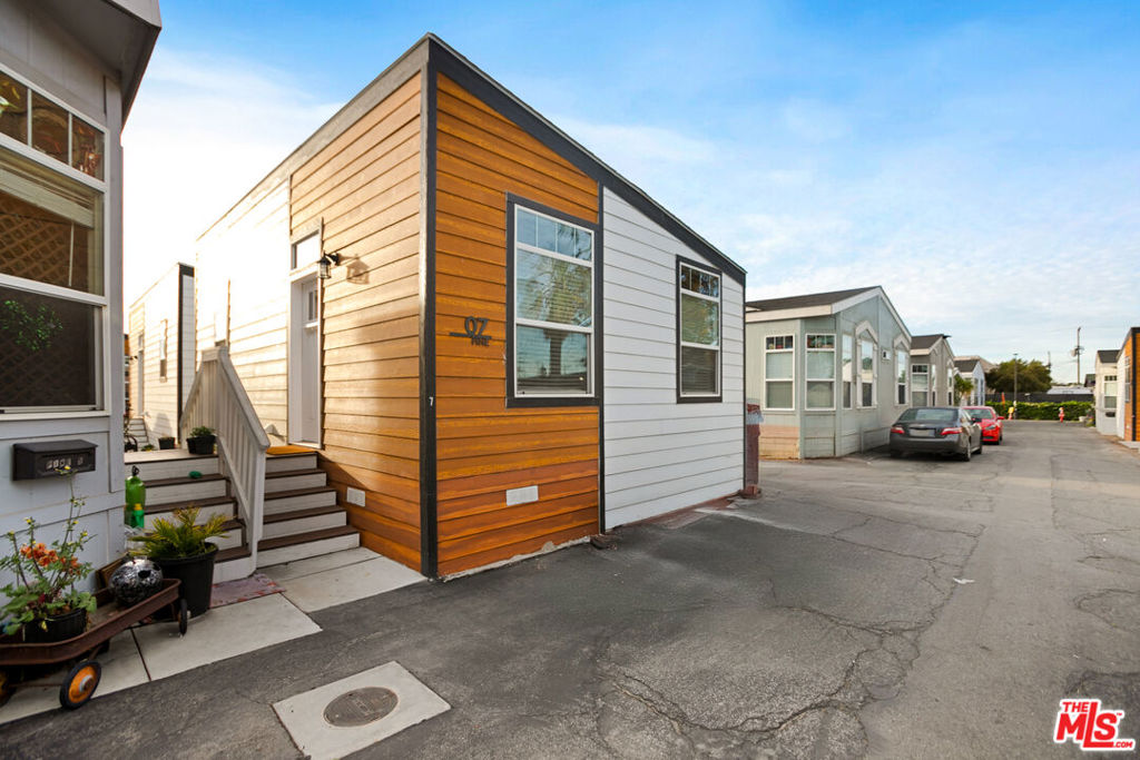 8250 Lankershim Boulevard 29