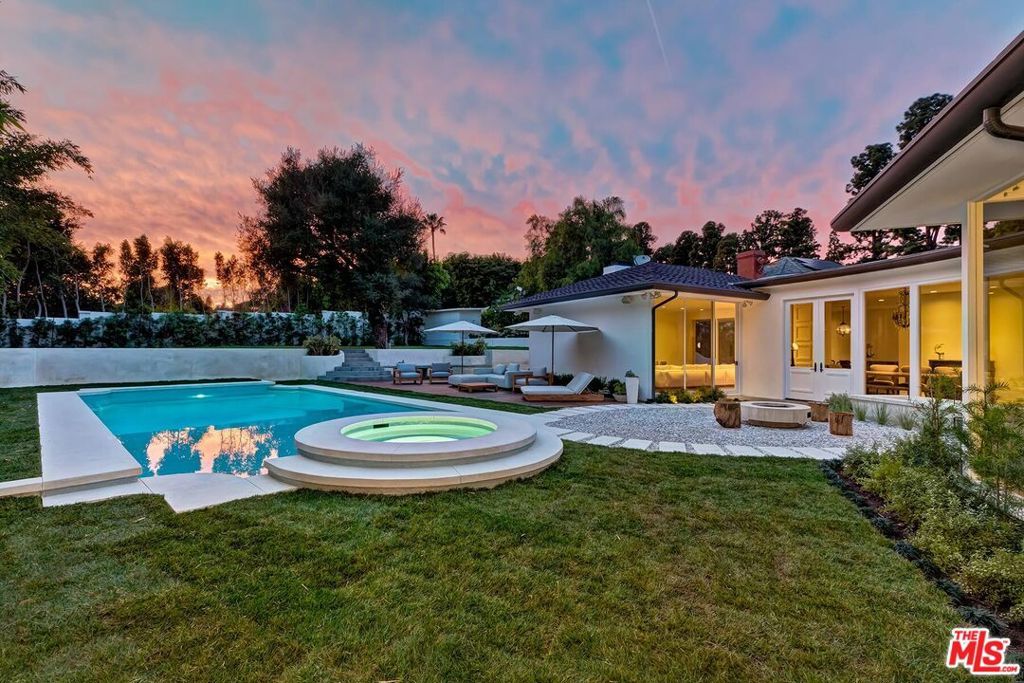 Photo of 909 N Alpine Drive, Beverly Hills, CA 90210 (MLS # 26655333)