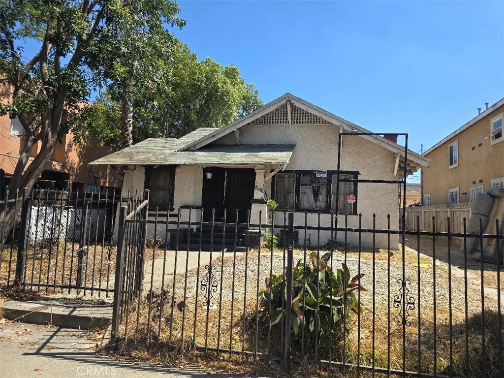 LOCATION , LOCATION,LOCATION .VERY CLOSE TO USC UNVERSITY( less than 2 miles)...Investment opportunity in the heart of LA! These Duplex presents a fantastic opportunity for investors or homeowners looking to create something special. With a 3 bedroom 1 bath main house in the front, a 2 car detached garage with an upstairs stairs 1 bedroom 1 bath unit. Plus an additional storage and/or a 3rd unfinished single unit that could be easily turn into a studio.. Whether you're looking to update or fully transform these units, the possibilities are endless. The proximity to USC makes it an attractive option for students, faculty, etc. Don't miss out on this fixer upper opportunity to invest in a great location for university student with huge potential!