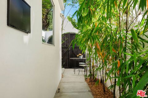 Tiny photo for 1240 N Spaulding Avenue, West Hollywood, CA 90046 (MLS # 26661139)