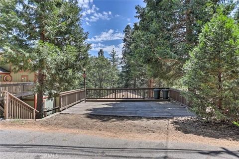Photo of 607 E Victoria Court, Lake Arrowhead, CA 92352 (MLS # IG26053568)