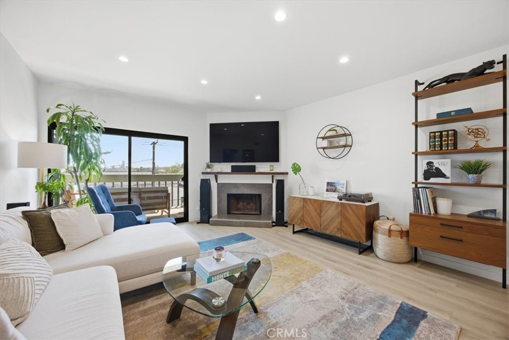 215 W Palm Avenue 301