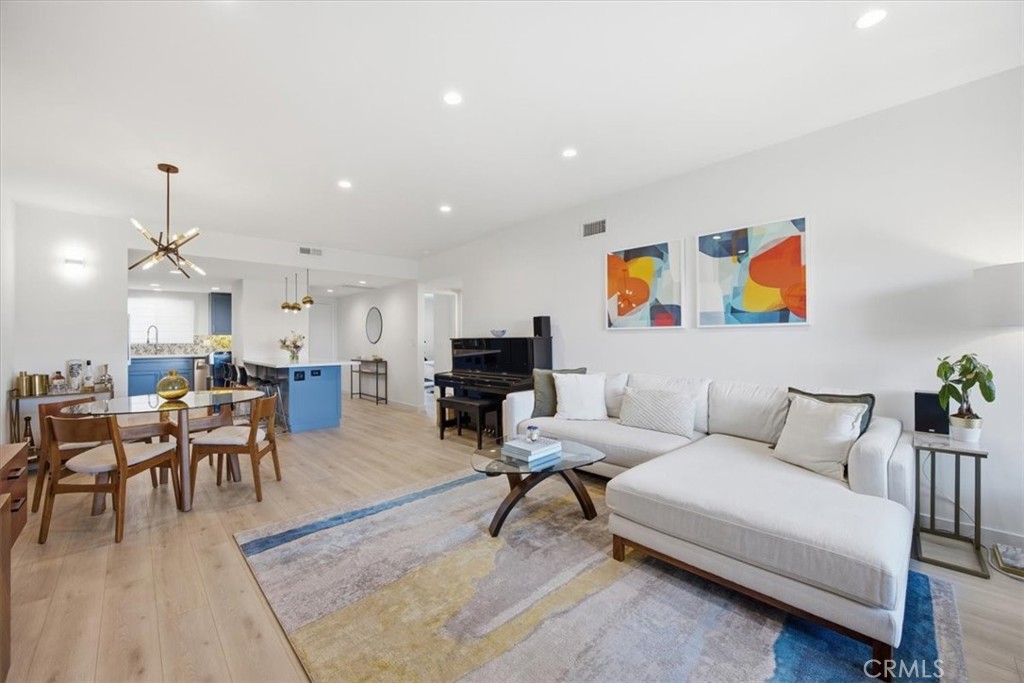 215 W Palm Avenue 301