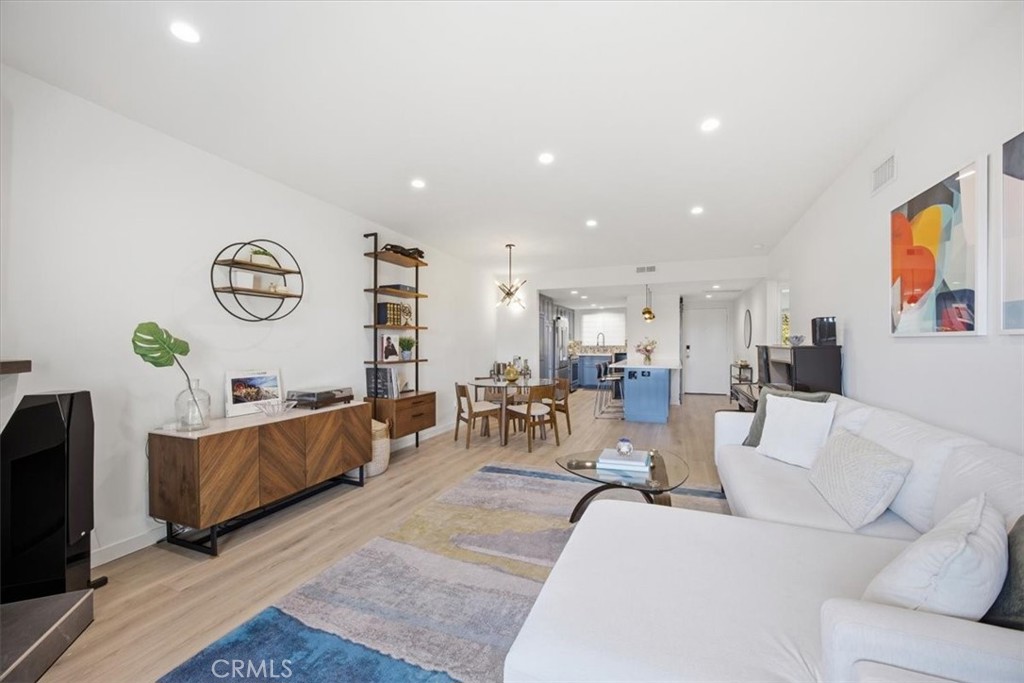 215 W Palm Avenue 301