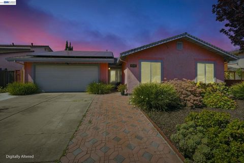 Photo of 4541 Darcelle Dr Dr, Union City, CA 94587 (MLS # 41127793)