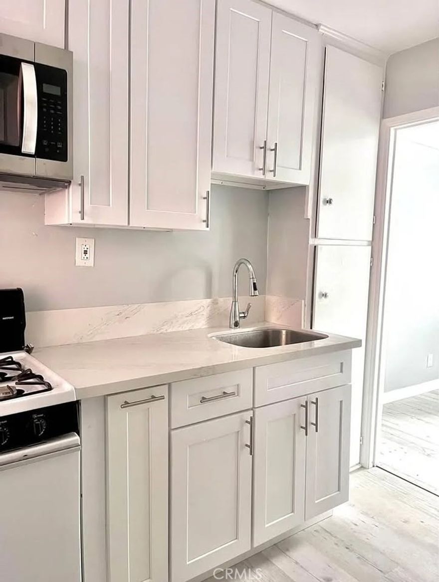 Coastal Retreat in Venice Beach - On Site Parking Spot with Electric Charging Available for $200 per Month!



This charming 1-bedroom, 1-bathroom apartment is located just one block from the sand in the heart of Venice Beach. Bright and freshly painted, the interior provides a welcoming living space designed for comfort and convenience.



Features include:



Included utilities: water, gas, and heating for simple monthly budgeting.



Dedicated parking space, with electric vehicle charging available for an additional fee.



No on-site laundry, but several laundry services are conveniently located nearby.



Unbeatable location close to the beach, bike path, shops, dining, and entertainment options that make Venice a vibrant coastal community.



Experience the Venice Beach lifestyle with this well-situated coastal apartment.