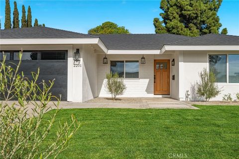 2201 E Oakmont Orange CA 92867