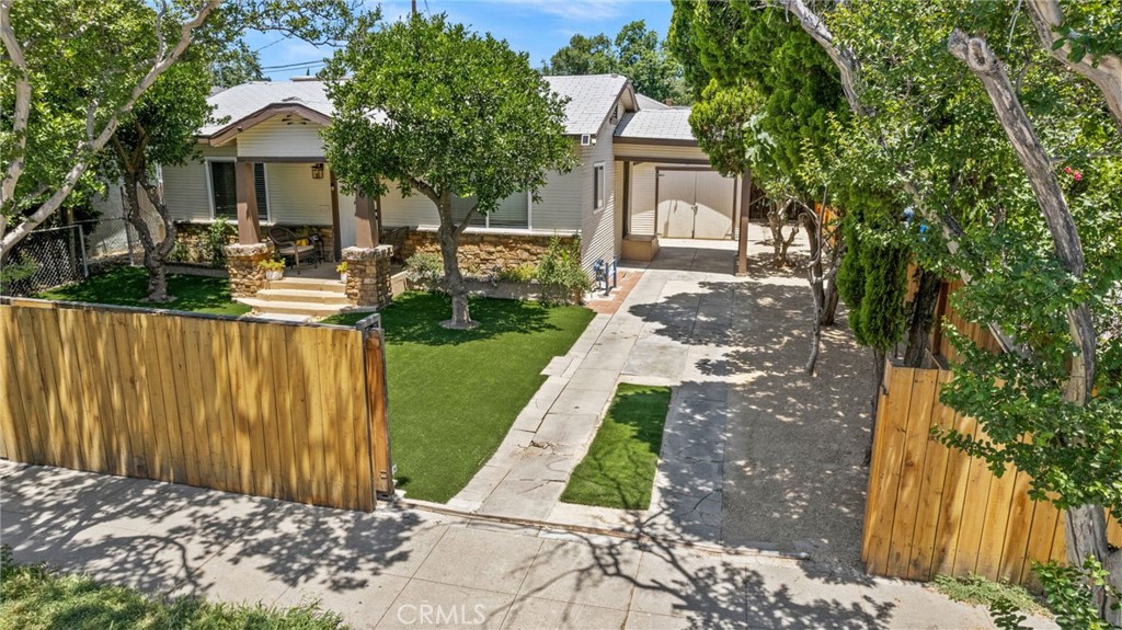 NEW REMODEL HOME!! Property address: 156 w Wabash st. San Bernardino CA 92405
This Home is Perfect for a small Famliy, 2 bedrooms 1 bath. This Home has a well Balance front and back Yard. Elementary school is 5 minutes away. Very Beautiful and Private electric Gate. 3 cars can fit on the drive way. The Home includes 1 car garage. The property will include the Stove, Microwave and dish washer.
The front garden gives you a Tranquil Peaceful vibes Perfect for Relaxing also it has a beautiful backyard for barbecues and gatherings. The kitchen with porcelain countertops is a harmonious blend of style and practically creating a beautiful functional space that is both visually appealing and highly durable.
Could This Beautiful Home be for You??