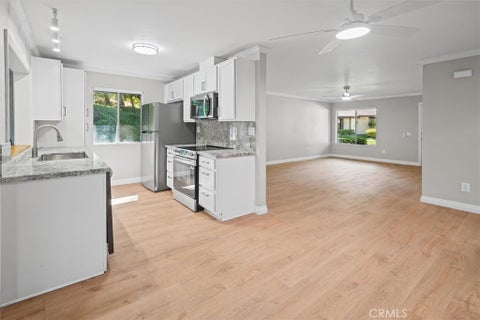 Photo of 26331 Oakspur Drive #C, Newhall, CA 91321 (MLS # SR26216378)