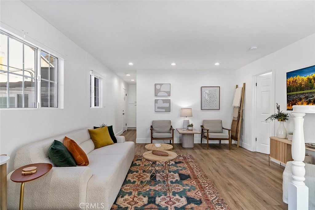 409 N Avon