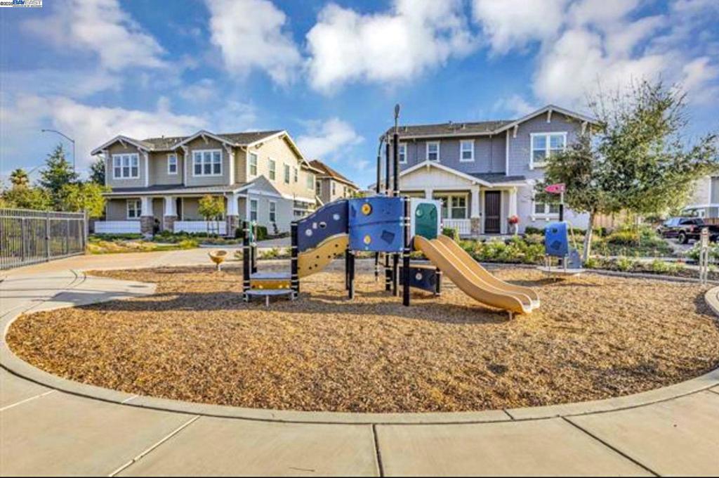 MAGNOLIA COMMON - Residential