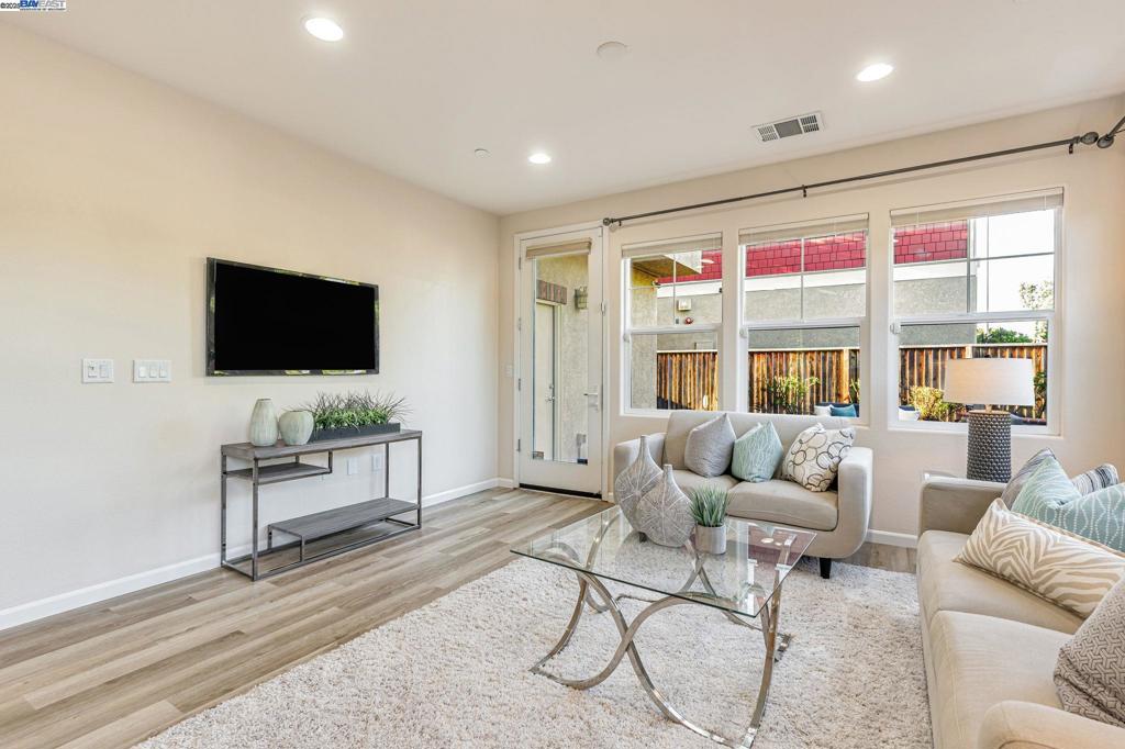 MAGNOLIA COMMON - Residential