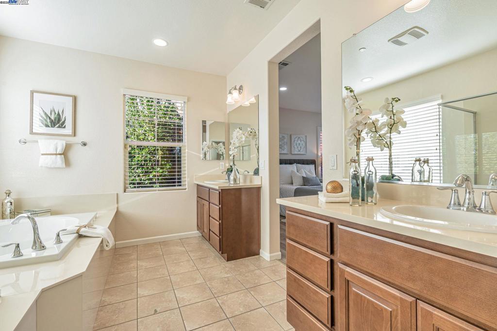 MAGNOLIA COMMON - Residential