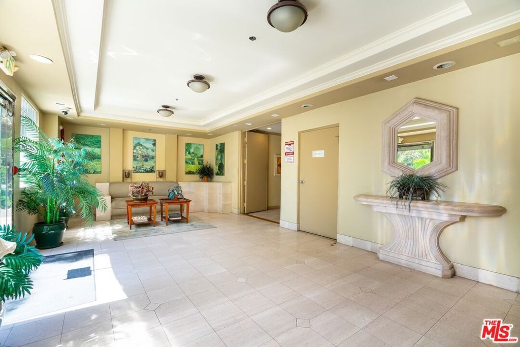 Photo of 11535 Rochester Avenue #202, Los Angeles, CA 90025 (MLS # 25596171)