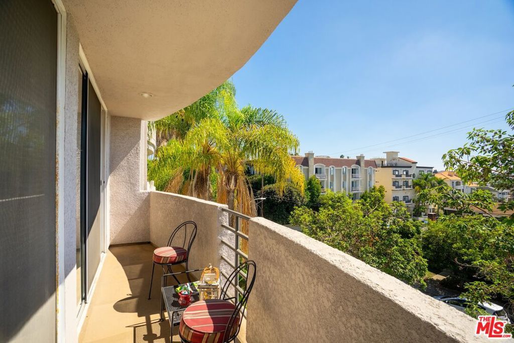 Photo of 11535 Rochester Avenue #202, Los Angeles, CA 90025 (MLS # 25596171)