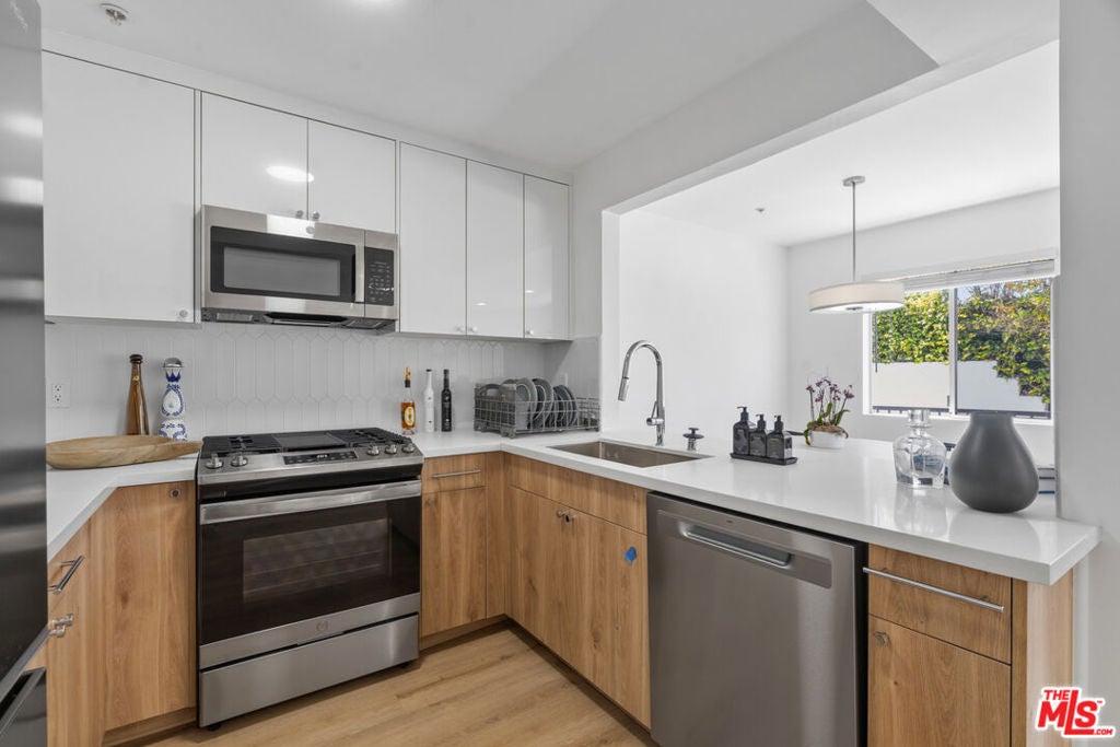 Photo of 16100 W Sunset Boulevard #105, Pacific Palisades, CA 90272 (MLS # 26872871)