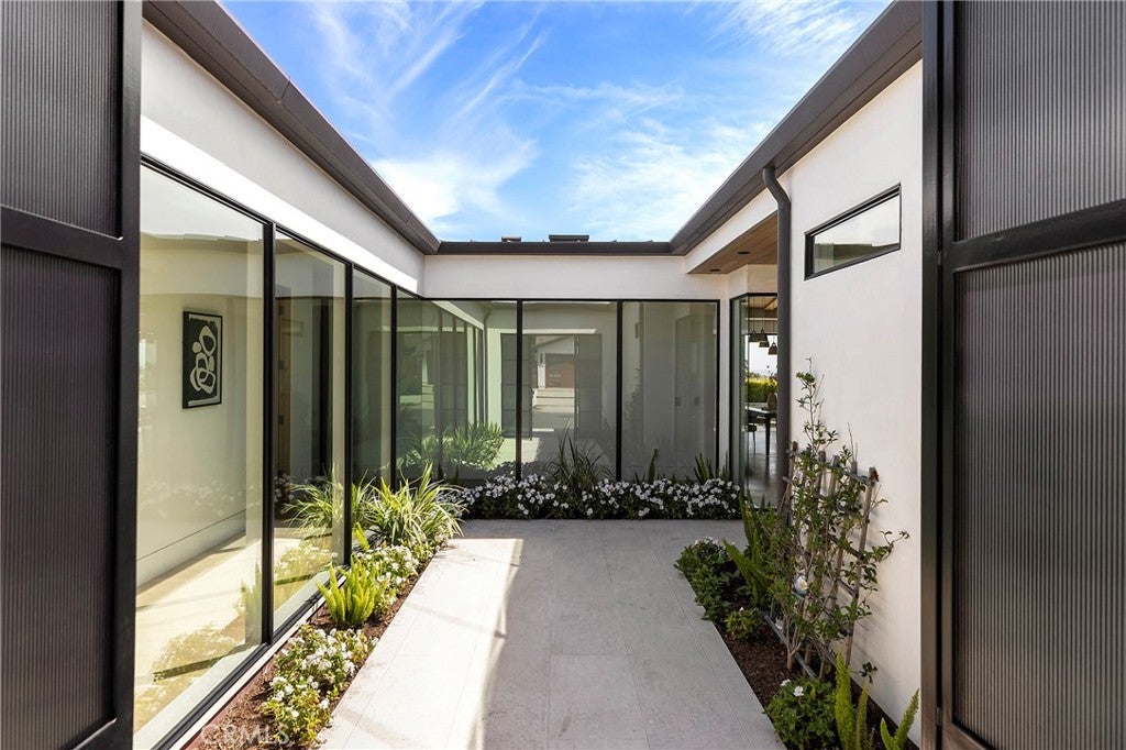4607 Dorchester Road, Corona Del Mar CA 92625 - Photo 22