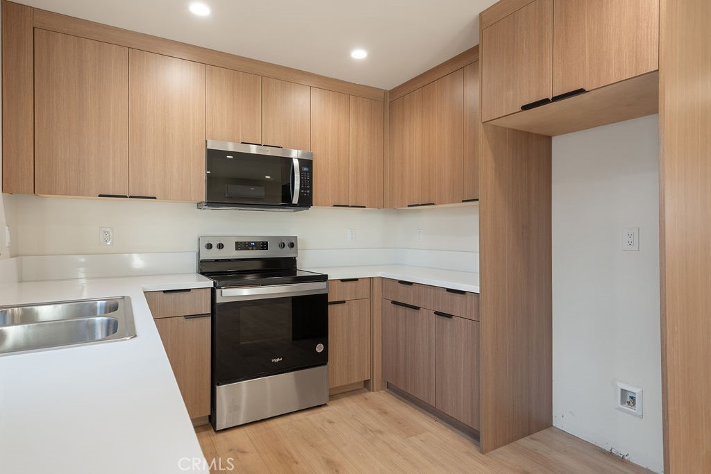 Welcome to your new home! This beautifully renovated 2-bed, 1-bath unit is now available for rent. This charming property is filled with natural light that features brand new flooring, a modern kitchen with quartz countertop and top of the line appliances, and a bathroom with elegant tilework. Enjoy the proximity to the 110 Freeway, USC, SoFi Stadium, Expo Park (home to the Banc of California Stadium, LA Coliseum, and California Science Center), and the effortless connectivity of the Expo Line. We are pleased to welcome applicants with Housing Choice Vouchers.