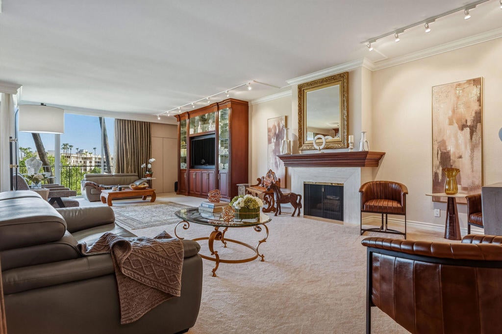 900 Island Drive 304
