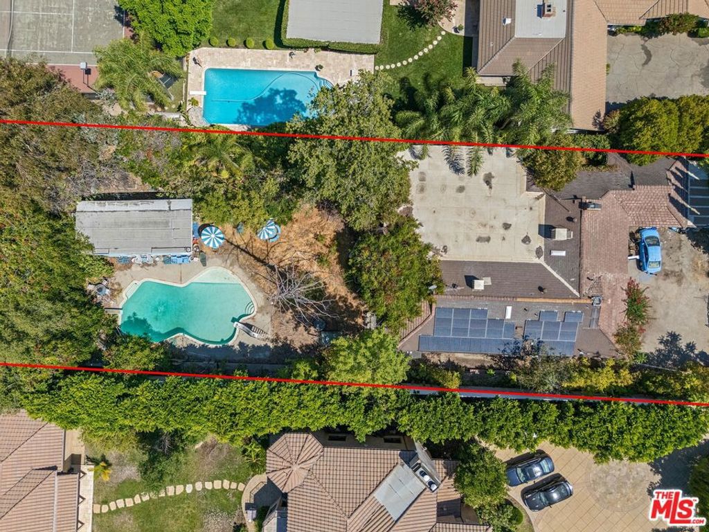Photo of 5417 Encino Avenue, Encino, CA 91316 (MLS # 25575975)