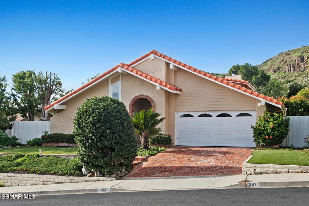 Photo of 3117 Saddleback Court, Thousand Oaks, CA 91360 (MLS # 226000118)