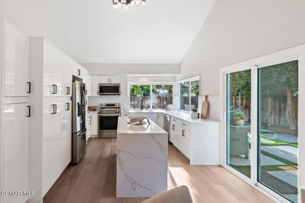 Photo of 3117 Saddleback Court, Thousand Oaks, CA 91360 (MLS # 226000118)