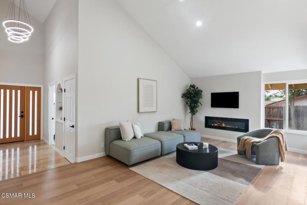 Photo of 3117 Saddleback Court, Thousand Oaks, CA 91360 (MLS # 226000118)