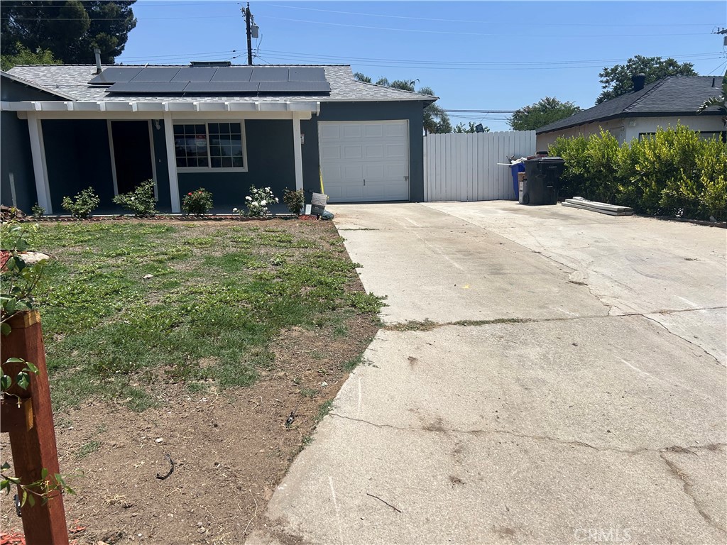 Newly remodeled house with new appliances ,new air conditioning, new water sofetner system ,new solar system , new water heater
, back yard with firepit
close to free way ,close to stores and banks