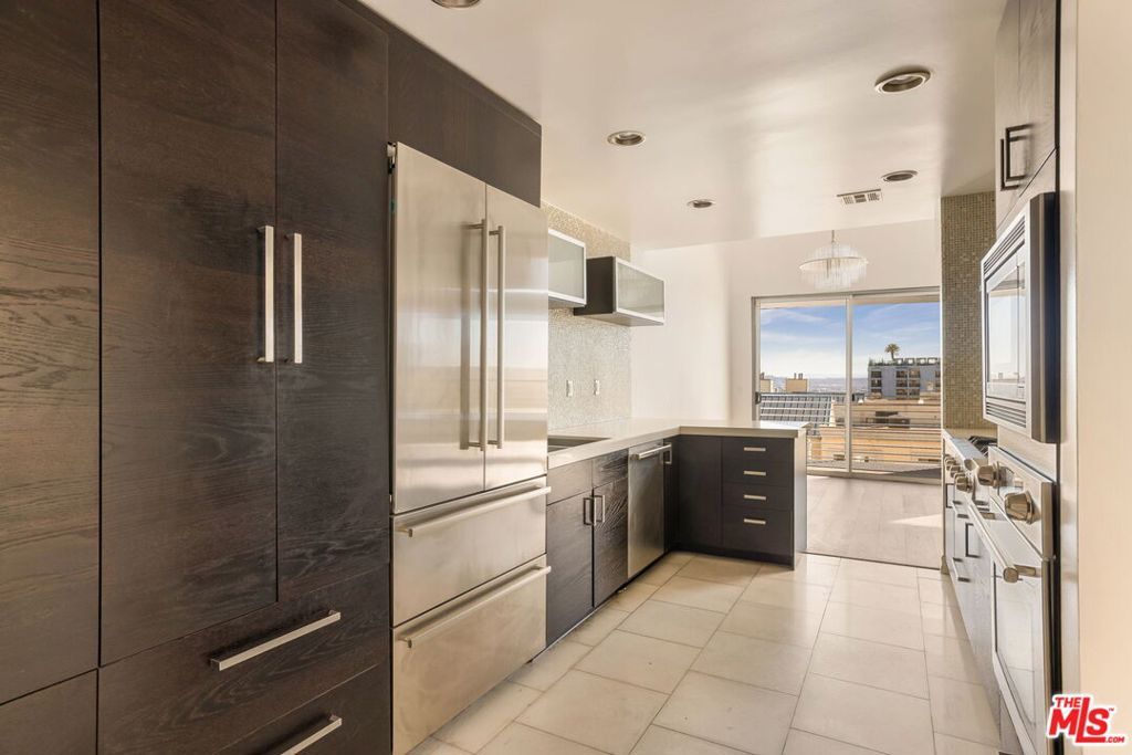 Photo of 1129 Larrabee Street #14, West Hollywood, CA 90069 (MLS # 26640923)