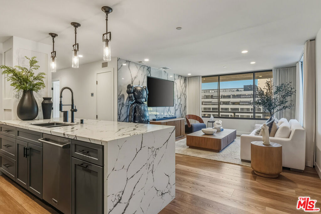 121 S Hope Street 334