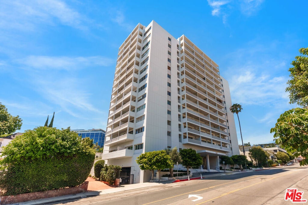 999 N Doheny Drive