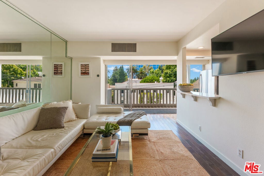 999 N Doheny Drive 211, West Hollywood CA 90069