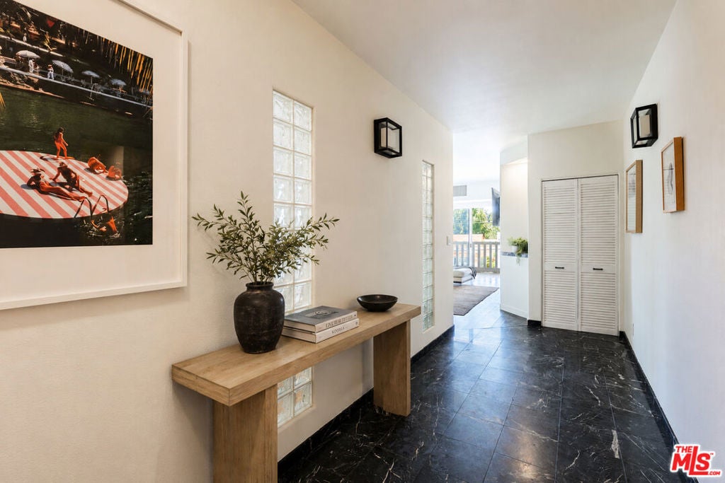 999 N Doheny Drive 211