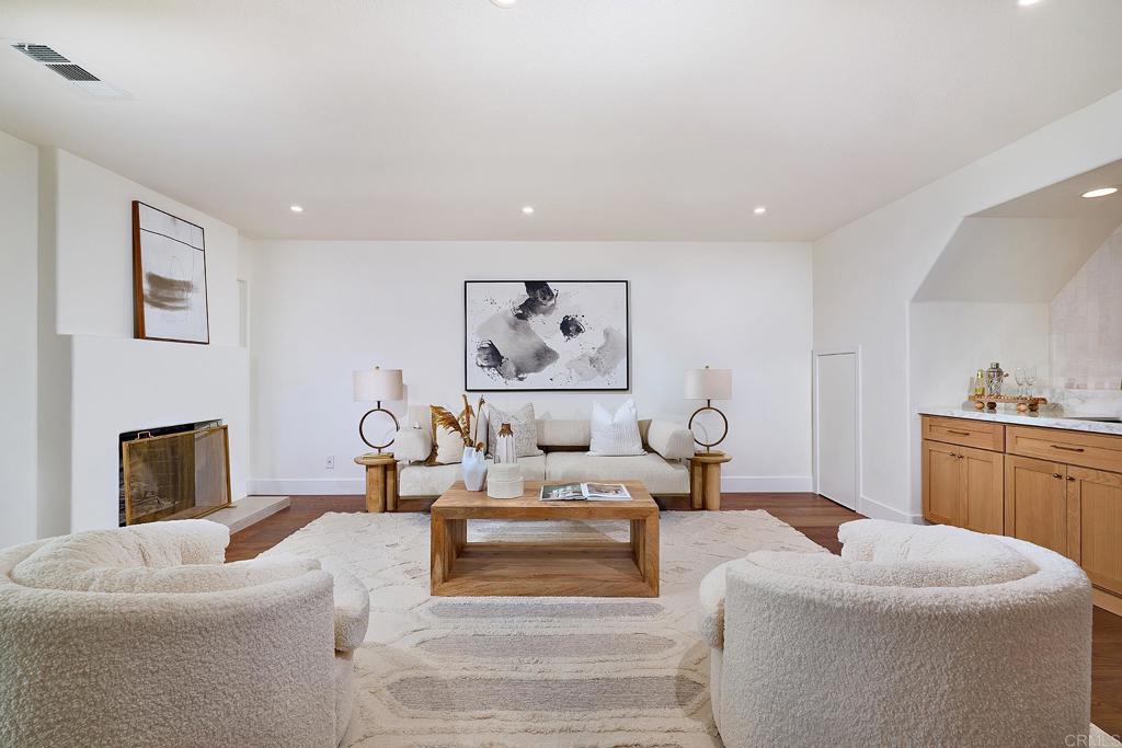 4051 Avenida Brisa