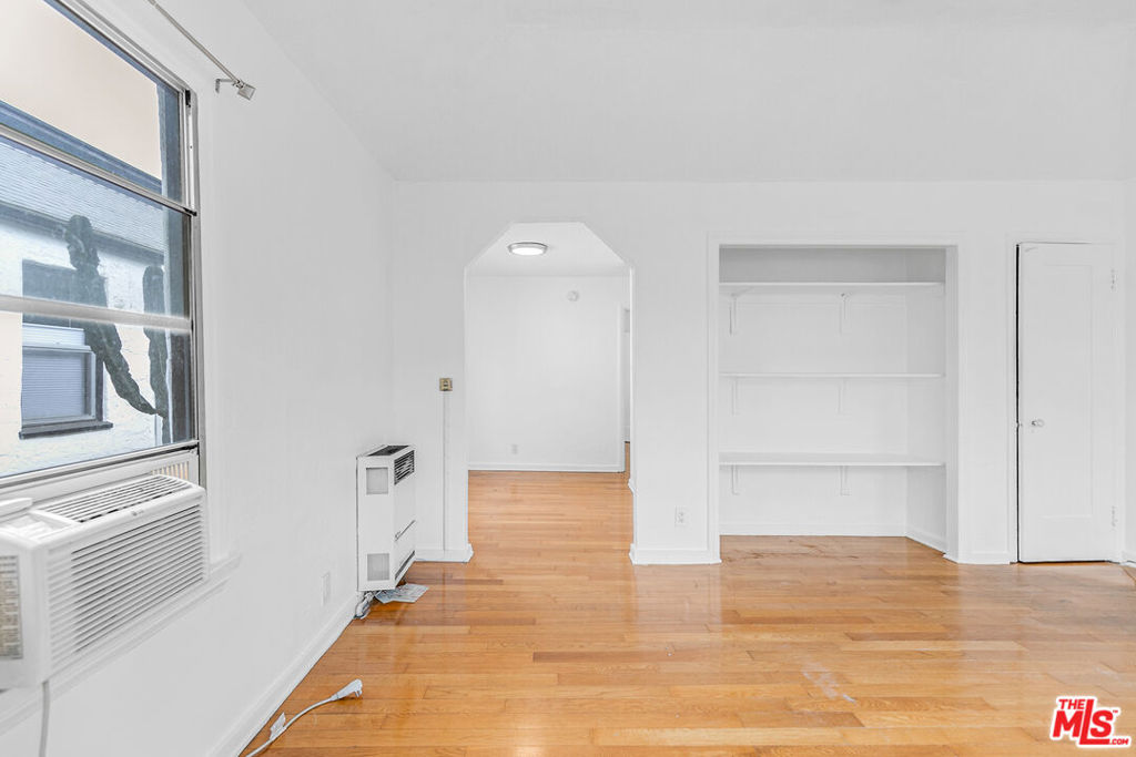 5918 3/4 Willoughby Avenue