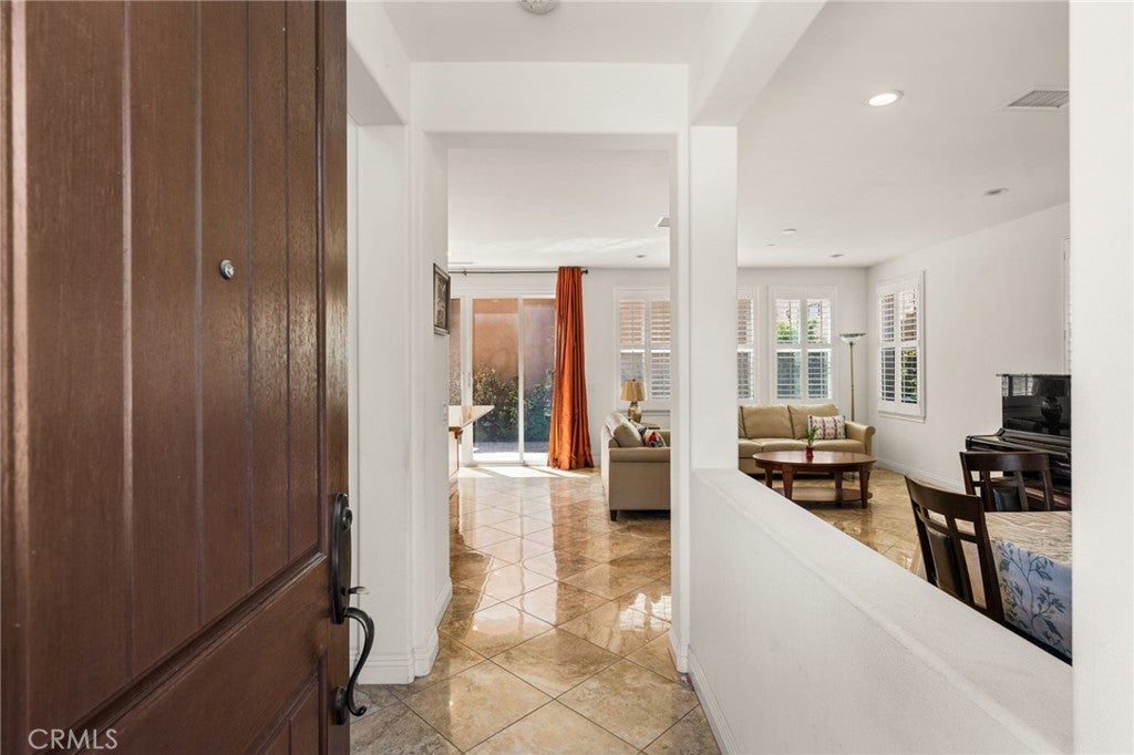 2748 E Coalinga