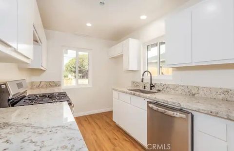 Photo of 164 E Highland Avenue, Redlands, CA 92373 (MLS # OC25254490)