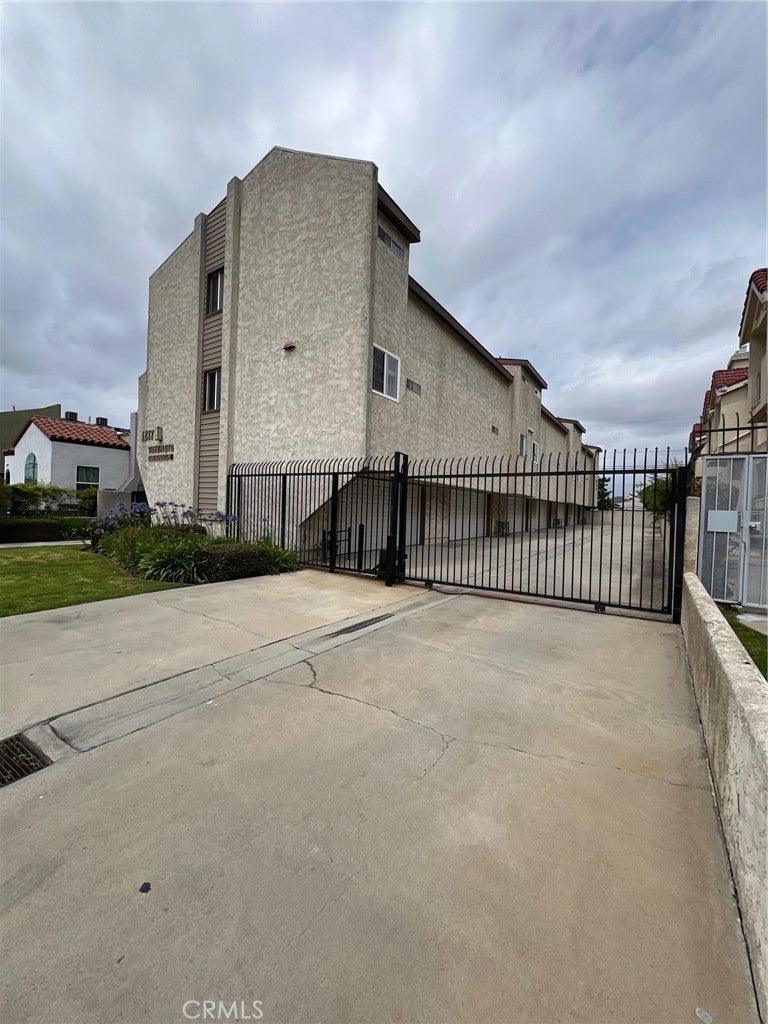 1217 W 168th