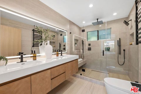 Tiny photo for 5807 Balcom Avenue, Encino, CA 91316 (MLS # 26851309)