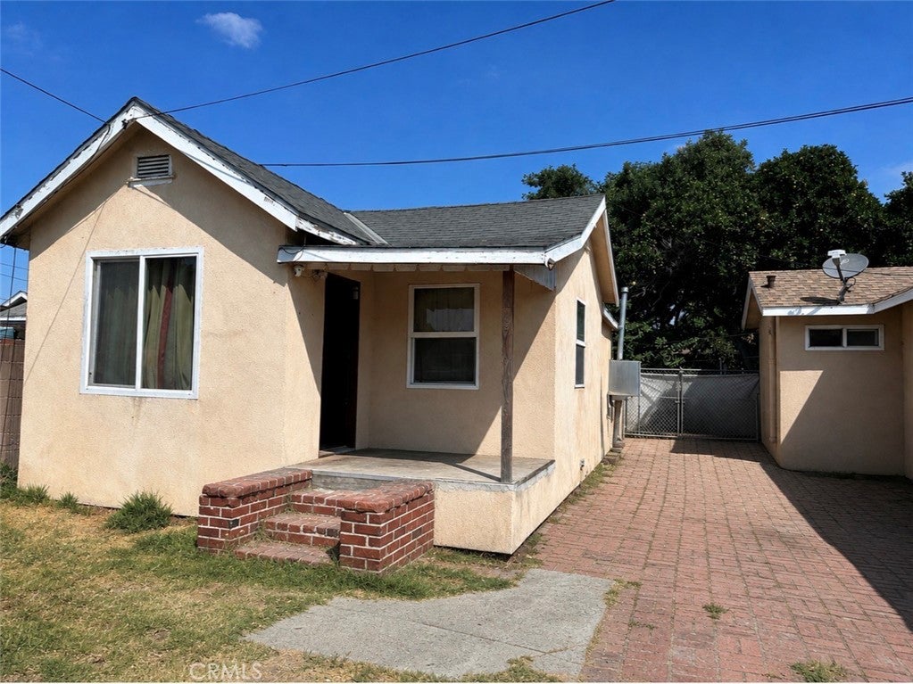 217 W Douglas