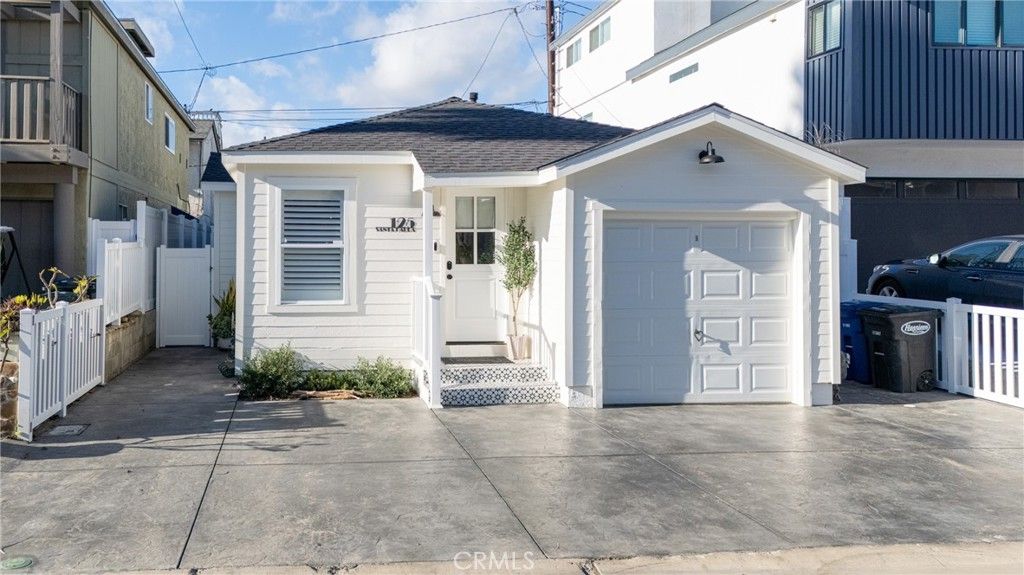 Photo of 125 Santa Paula Ave, Oxnard, CA 93035 (MLS # SR25264996)
