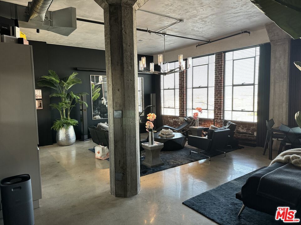 315 E 8th Street 1105