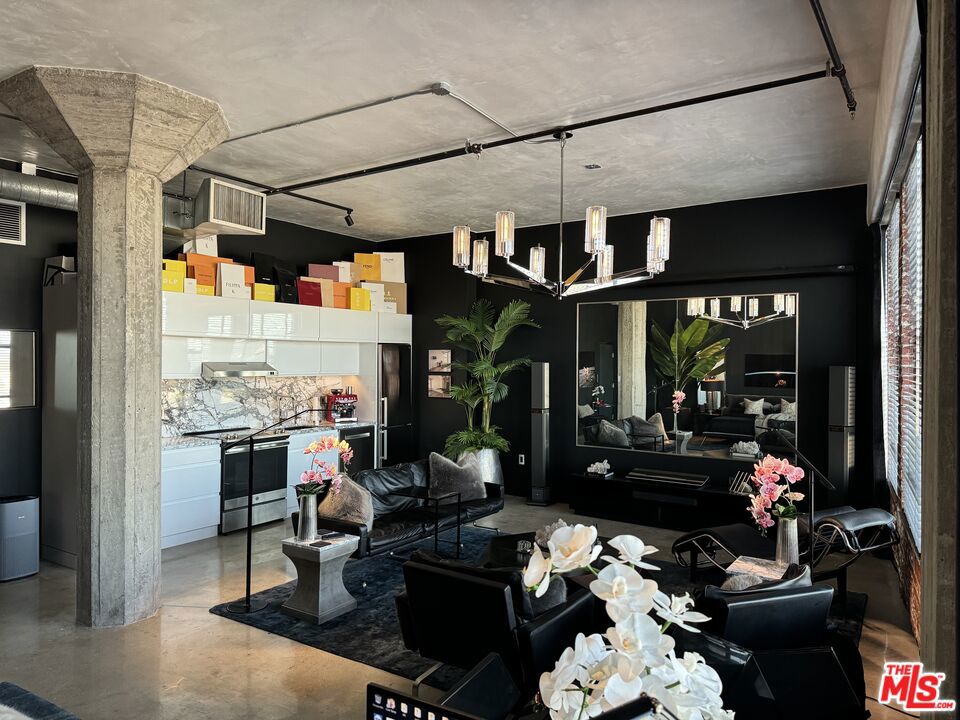 315 E 8th Street