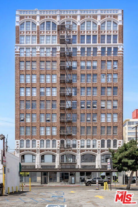 315 E 8th Street 1105