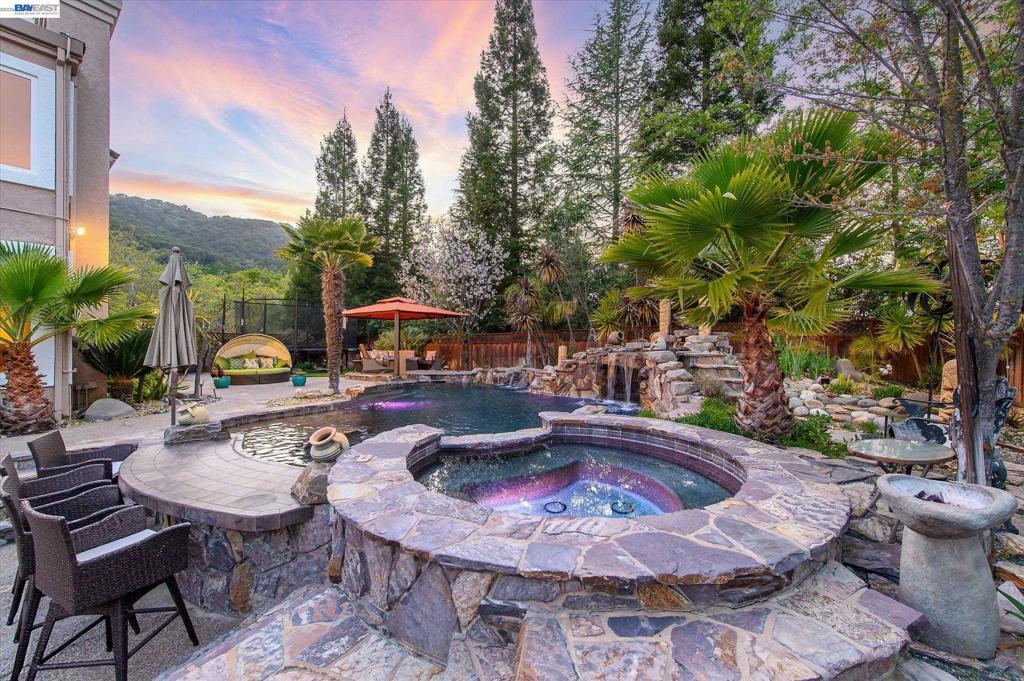 8303 Regency Dr