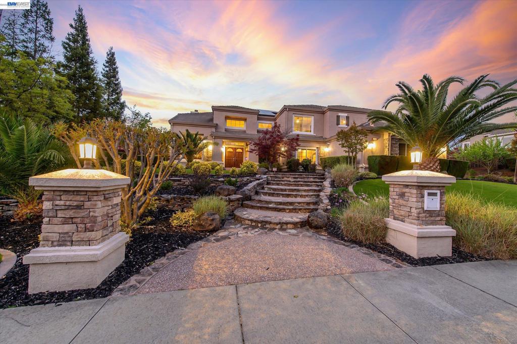 8303 Regency Dr