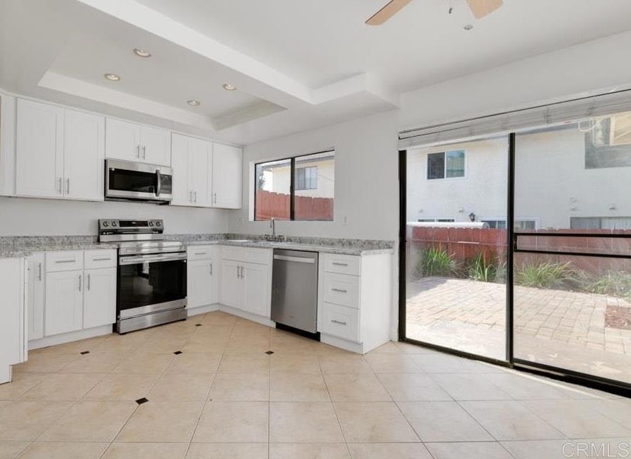 Light and bright townhome within the boundaries of the Carlsbad Unified School District. Close to shopping, restaurants, schools, and access to the 78. Recently upgraded kitchen cabinets and brand new stainless steel appliances.