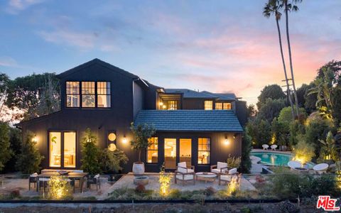 Photo of Los Angeles, CA 90069 (MLS # 26747079)