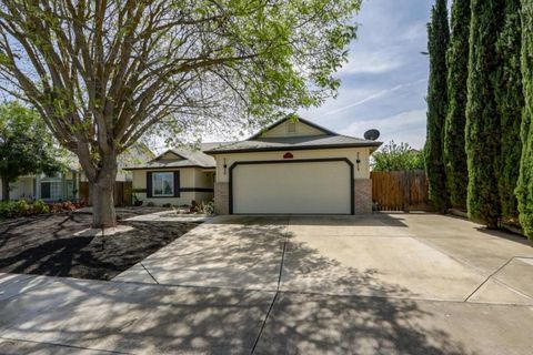 Photo of 2247 Laguna Way, Los Banos, CA 93635 (MLS # ML82043109)
