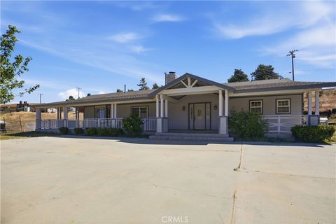 Photo of 39646 87th St W, Leona Valley, CA 93551 (MLS # SR26084235)